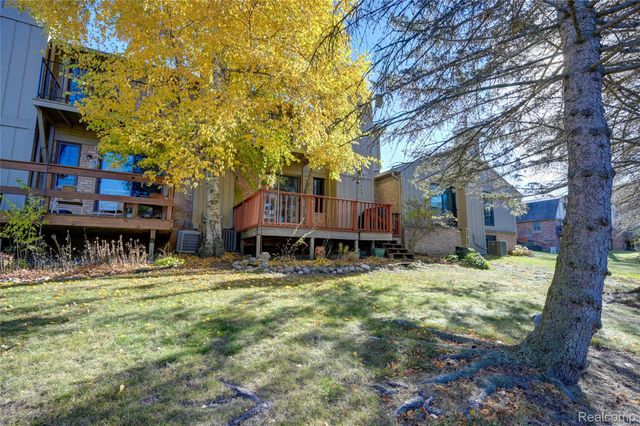 1946 White Birch Court, Rochester, MI 48309