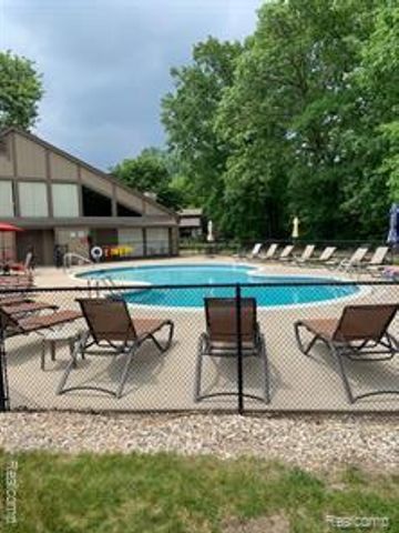 1946 White Birch Court, Rochester, MI 48309