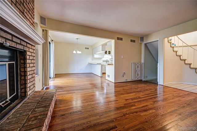 1946 White Birch Court, Rochester, MI 48309