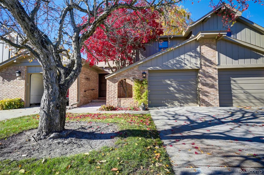 1946 White Birch Court, Rochester, MI 48309