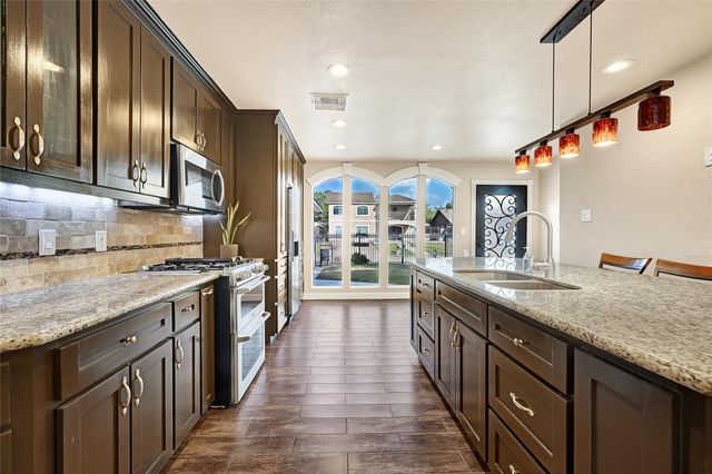 10519 Pleasanton Drive, Houston, TX 77038