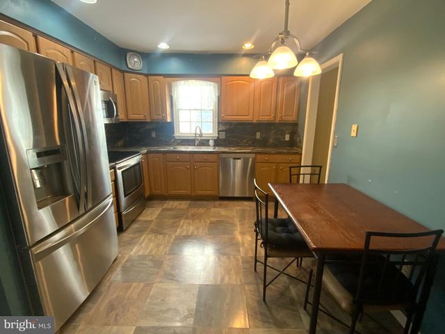 2530 BLARNEY DR, Harrisburg, PA 17112