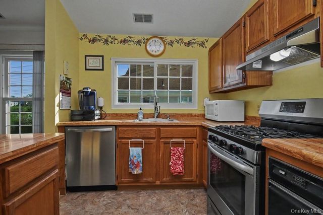 2323 Whispering Hills, Chester, NY 10918