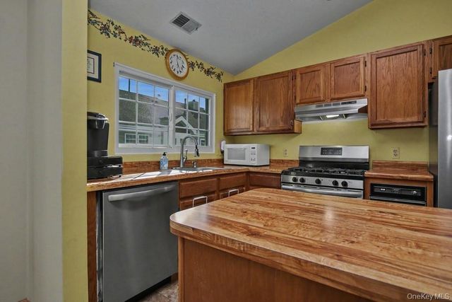 2323 Whispering Hills, Chester, NY 10918