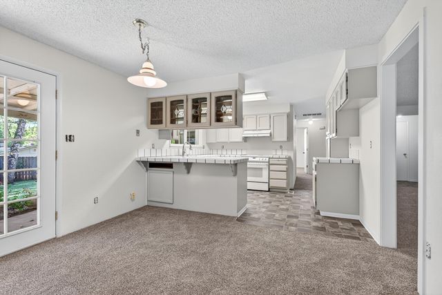 1996 Woodlawn Drive, Medford, OR 97504