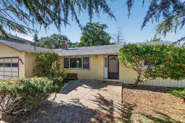 1996 Woodlawn Drive, Medford, OR 97504