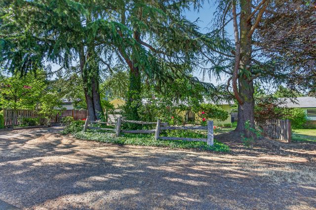 1996 Woodlawn Drive, Medford, OR 97504
