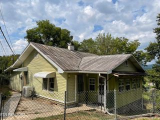 127 Carlyle Ave, Harrogate, TN 37752