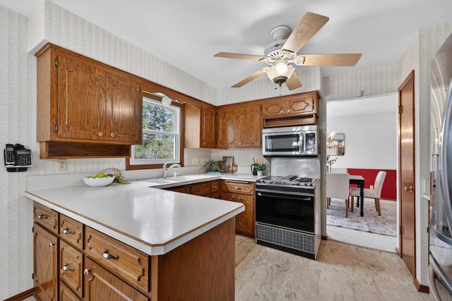 1634 River Oaks LANE, Mequon, WI 53092