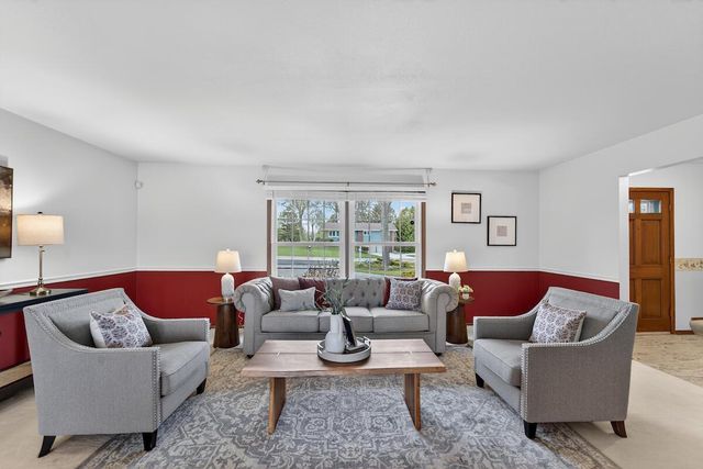 1634 River Oaks LANE, Mequon, WI 53092