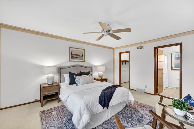 1634 River Oaks LANE, Mequon, WI 53092