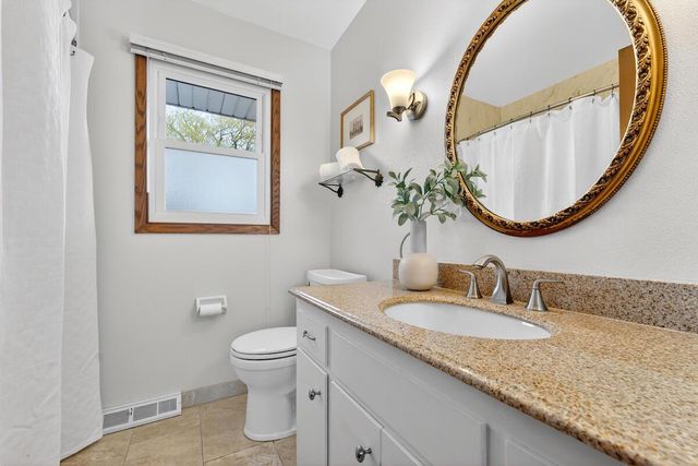 1634 River Oaks LANE, Mequon, WI 53092