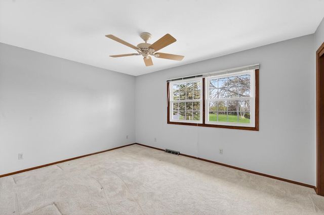 1634 River Oaks LANE, Mequon, WI 53092
