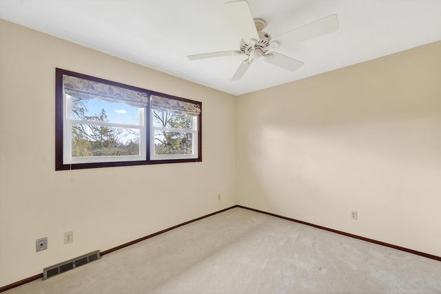 1634 River Oaks LANE, Mequon, WI 53092