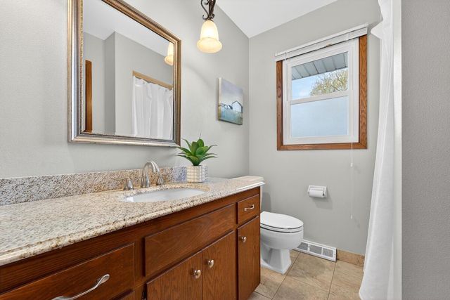 1634 River Oaks LANE, Mequon, WI 53092