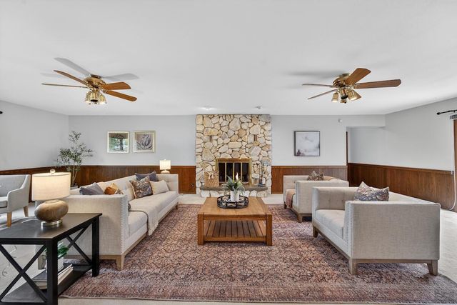 1634 River Oaks LANE, Mequon, WI 53092