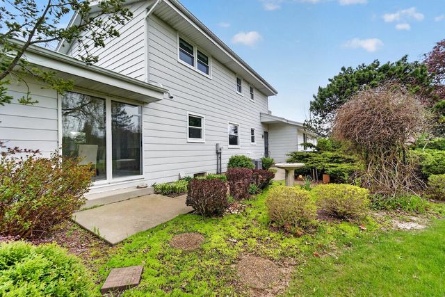 1634 River Oaks LANE, Mequon, WI 53092