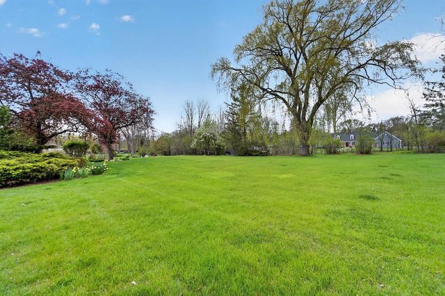 1634 River Oaks LANE, Mequon, WI 53092