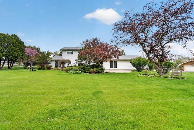 1634 River Oaks LANE, Mequon, WI 53092