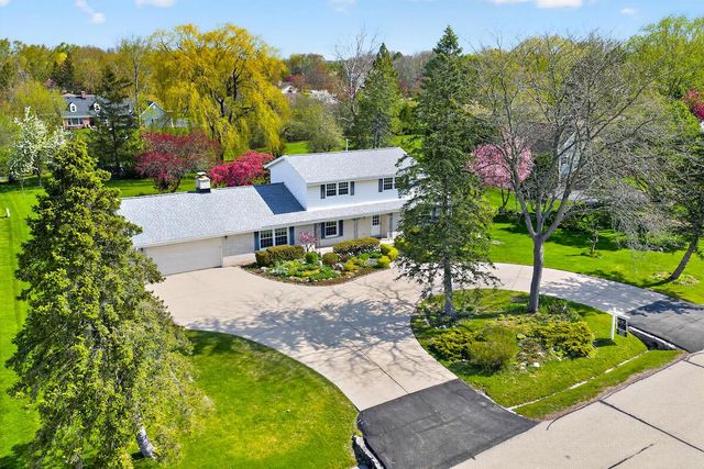 1634 River Oaks LANE, Mequon, WI 53092