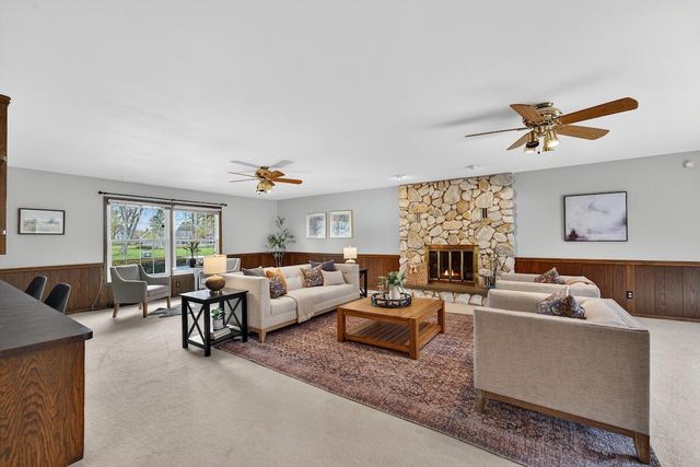 1634 River Oaks LANE, Mequon, WI 53092