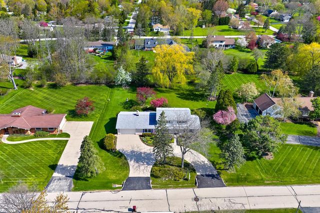 1634 River Oaks LANE, Mequon, WI 53092