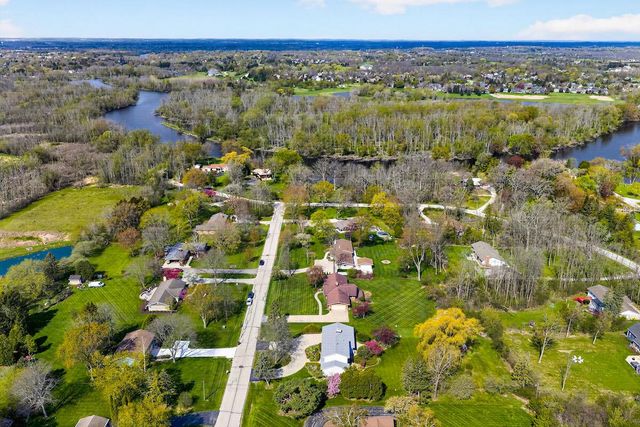 1634 River Oaks LANE, Mequon, WI 53092