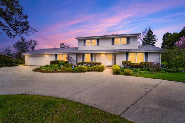 1634 River Oaks LANE, Mequon, WI 53092