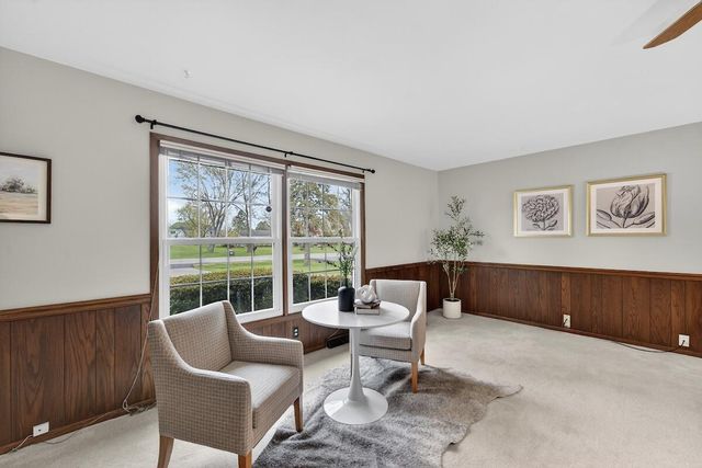 1634 River Oaks LANE, Mequon, WI 53092