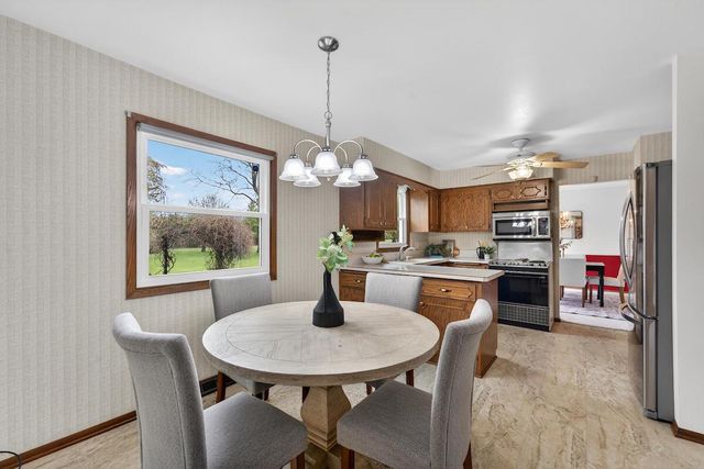 1634 River Oaks LANE, Mequon, WI 53092