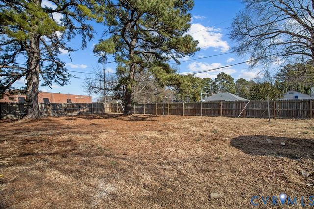 1315 St Michaels Ln, Henrico, VA 23229