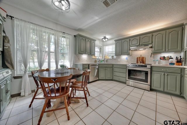 643 Winchester Drive, Chandler, TX 75758