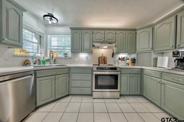 643 Winchester Drive, Chandler, TX 75758