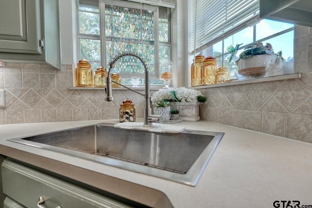 643 Winchester Drive, Chandler, TX 75758