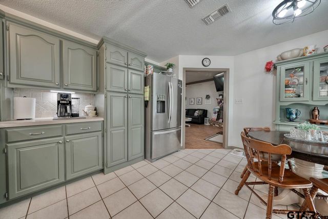643 Winchester Drive, Chandler, TX 75758