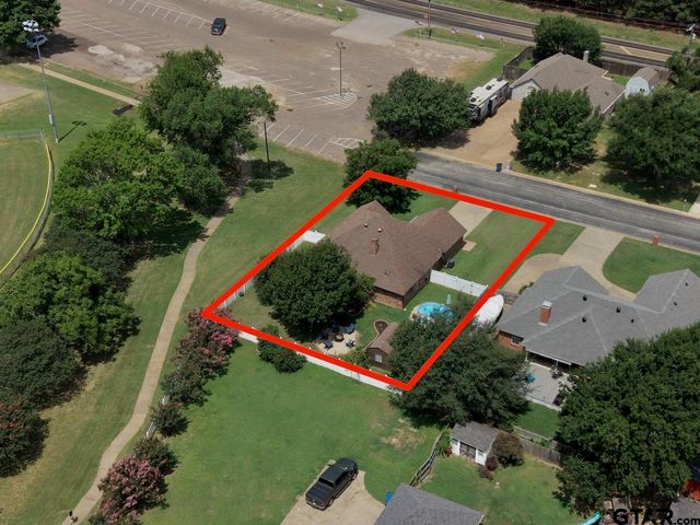 643 Winchester Drive, Chandler, TX 75758
