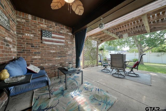 643 Winchester Drive, Chandler, TX 75758