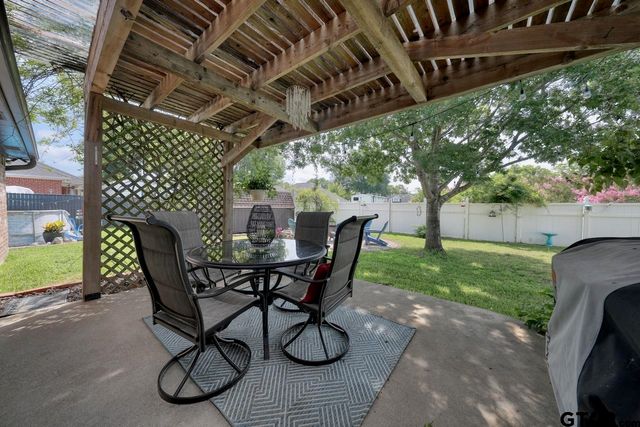 643 Winchester Drive, Chandler, TX 75758