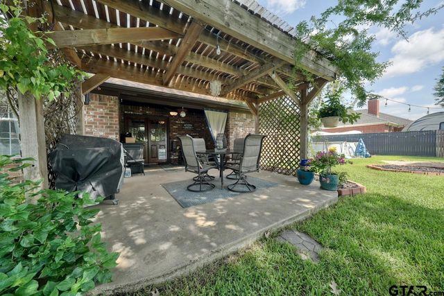 643 Winchester Drive, Chandler, TX 75758