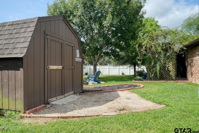 643 Winchester Drive, Chandler, TX 75758