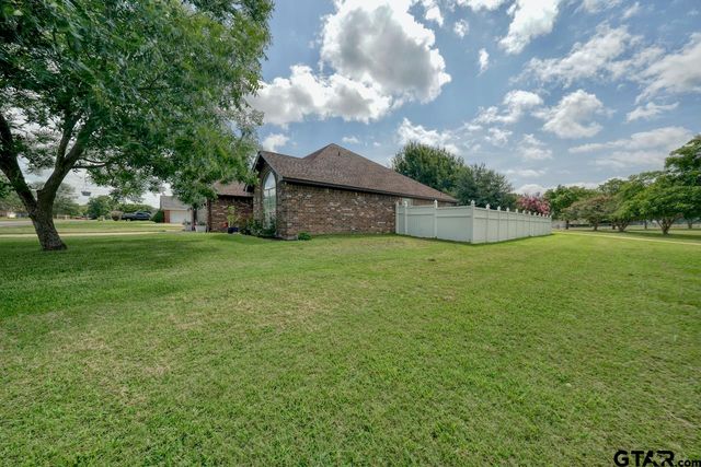 643 Winchester Drive, Chandler, TX 75758