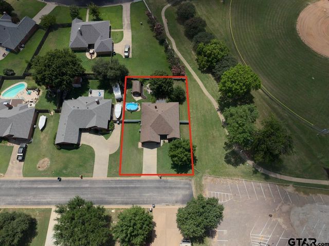 643 Winchester Drive, Chandler, TX 75758