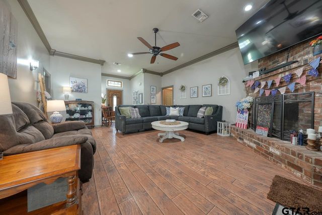 643 Winchester Drive, Chandler, TX 75758
