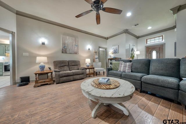 643 Winchester Drive, Chandler, TX 75758