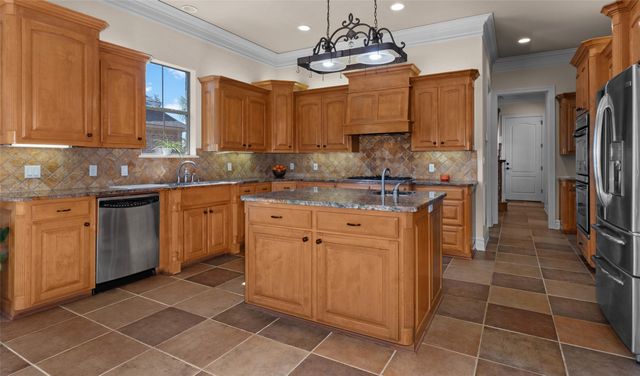 1170 Waters Edge Circle, Shreveport, LA 71106