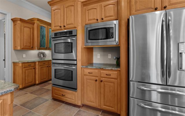 1170 Waters Edge Circle, Shreveport, LA 71106