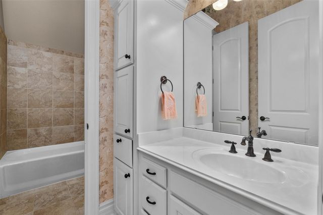 1170 Waters Edge Circle, Shreveport, LA 71106