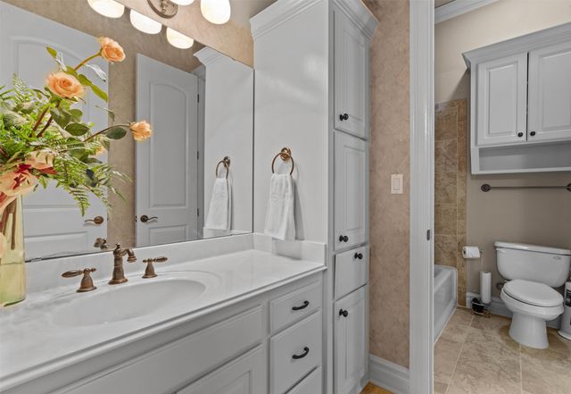 1170 Waters Edge Circle, Shreveport, LA 71106