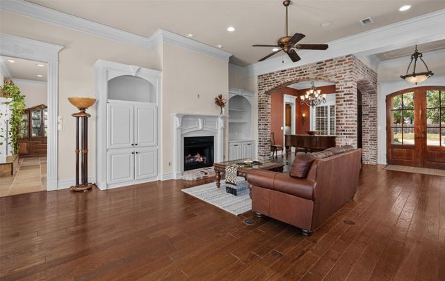 1170 Waters Edge Circle, Shreveport, LA 71106