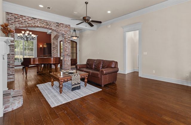 1170 Waters Edge Circle, Shreveport, LA 71106